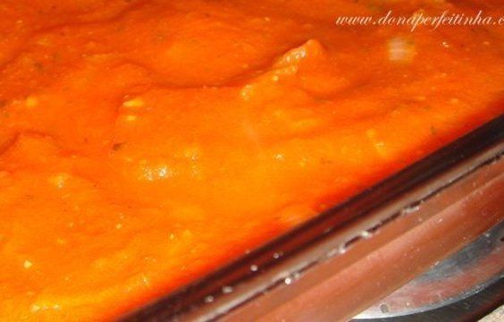 Como reduzir a acidez do molho de tomate