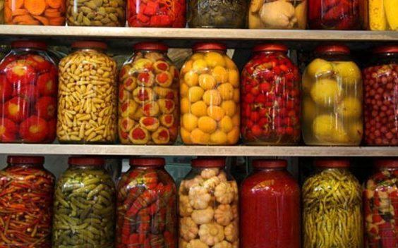 Como usar alimentos enlatados e a vácuo