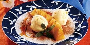 Abacaxi caramelado com sorvete