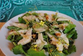 Salada de grãos com pera seca e cogumelo