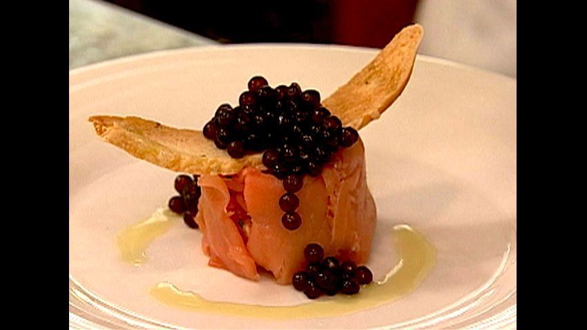 Caviar de Tapioca com Tartare de Salmão