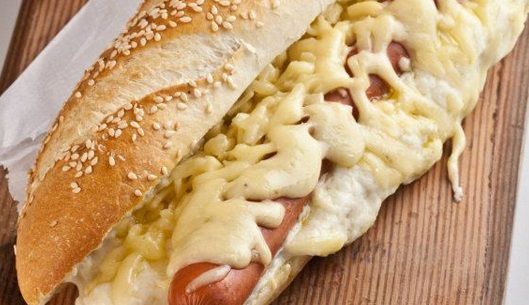 Hot Dog com Queijo Gruyère