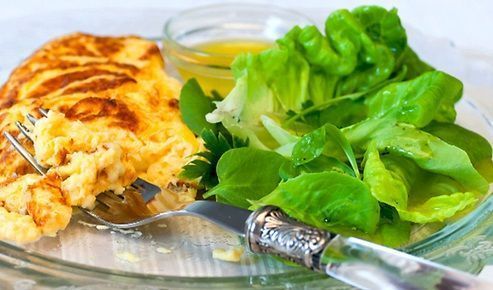 Omelete com Salada Verde