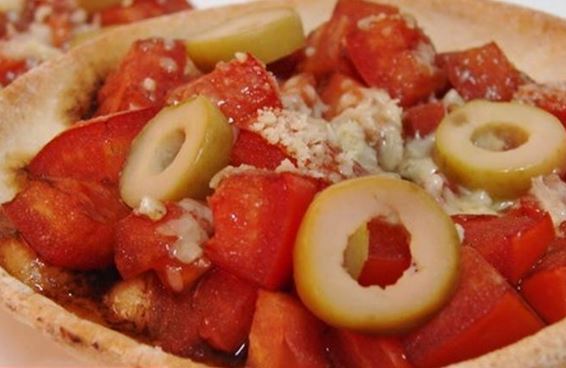 Pão sírio com tomates e balsâmico