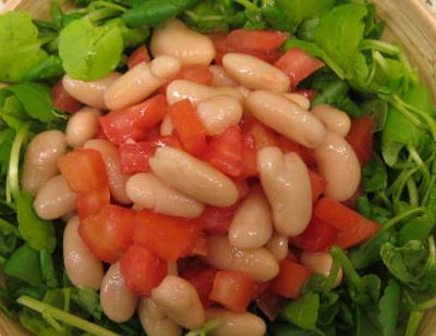 Salada de agrião com feijão branco