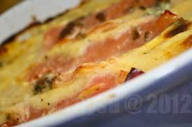 Bolos de batata e presunto com piccalilli