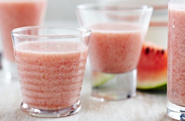 Batida refrescante de melancia com iogurte
