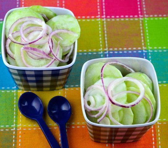 Salada de pepino com cebola
