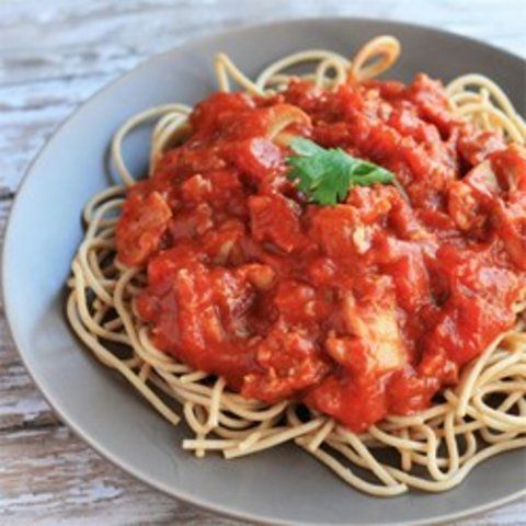 Espaguete com molho de tomate simples