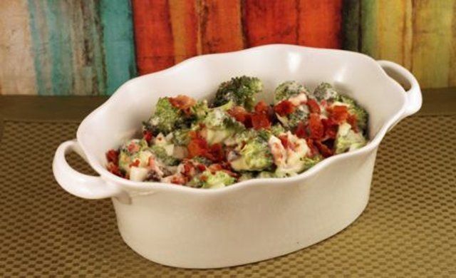 Salada de brócolis com bacon