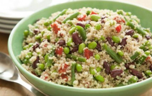 Salada de quinoa com feijão