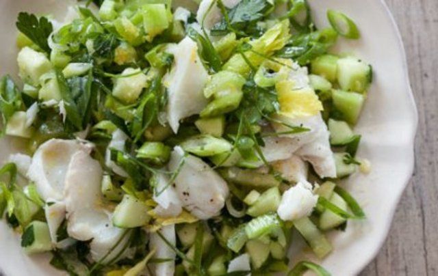Salada de peixe com pepino e gengibre
