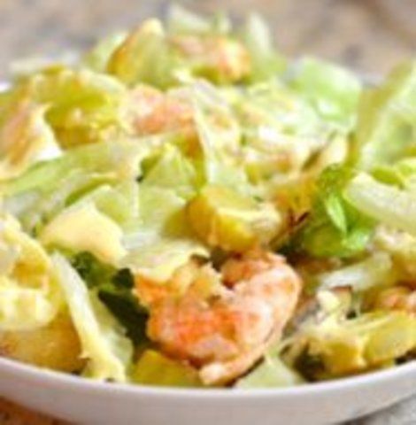 Salada de camarão com molho