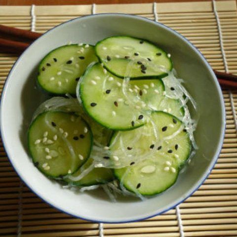 Salada de pepino com molho de gengibre